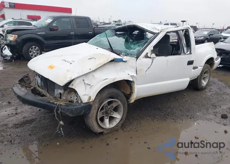 2000 Chevrolet S-10 Ls from USA, damaged, VIN 1GCCS19W5Y8184918